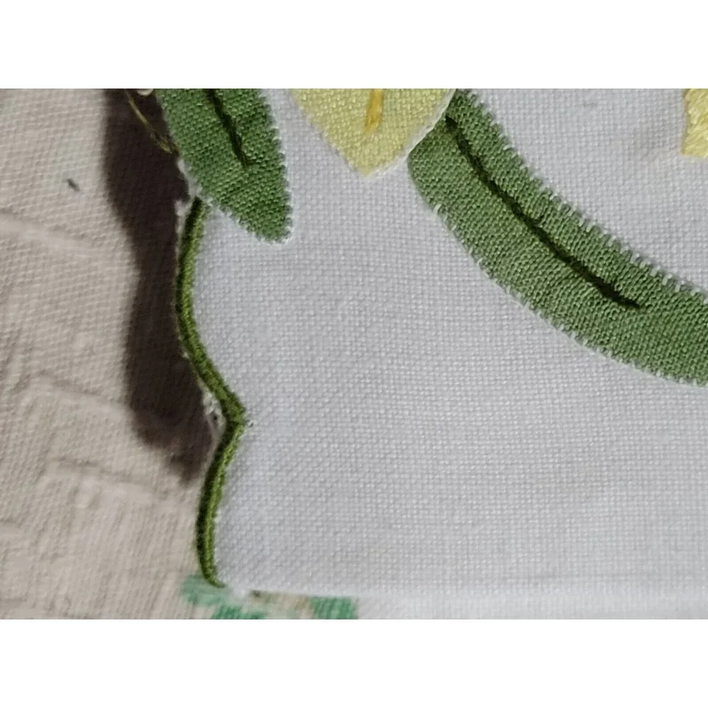 White Linen Tea Fingertip Towel Embroidered Yellow Floral Applique 12x20in Vtg